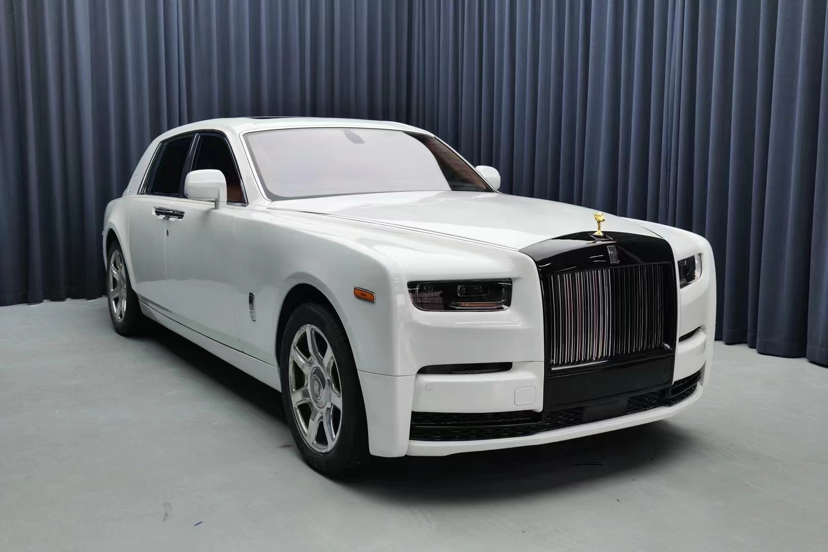 Rolls-Royce Phantom 6th/7th Generation Upgrade 8th Generation Style Body Kit Front Bumper Rear Bumper Front Bonnet TailLight Fender Cover Front Fender Headlight TailLight Mid Grills Front Bumper Associate Rear Trunk