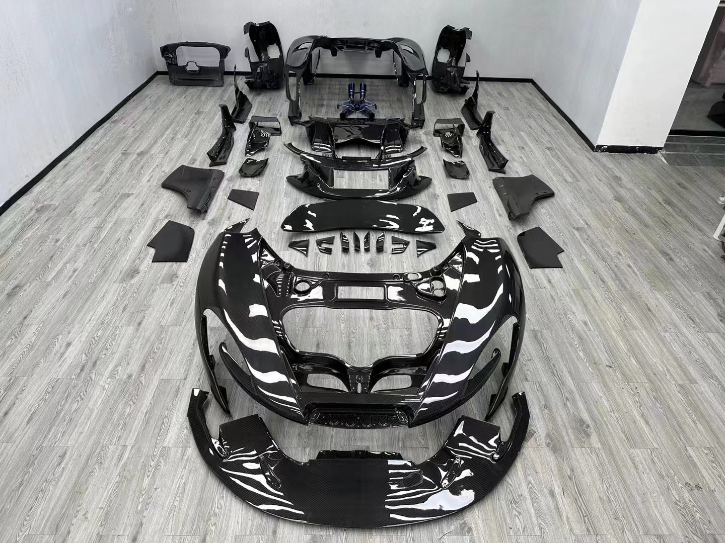 McLaren P1 Upgrade P1GTR Style Carbon Fiber Body Kit Front Ends and Rear Ends Side Skirt Door