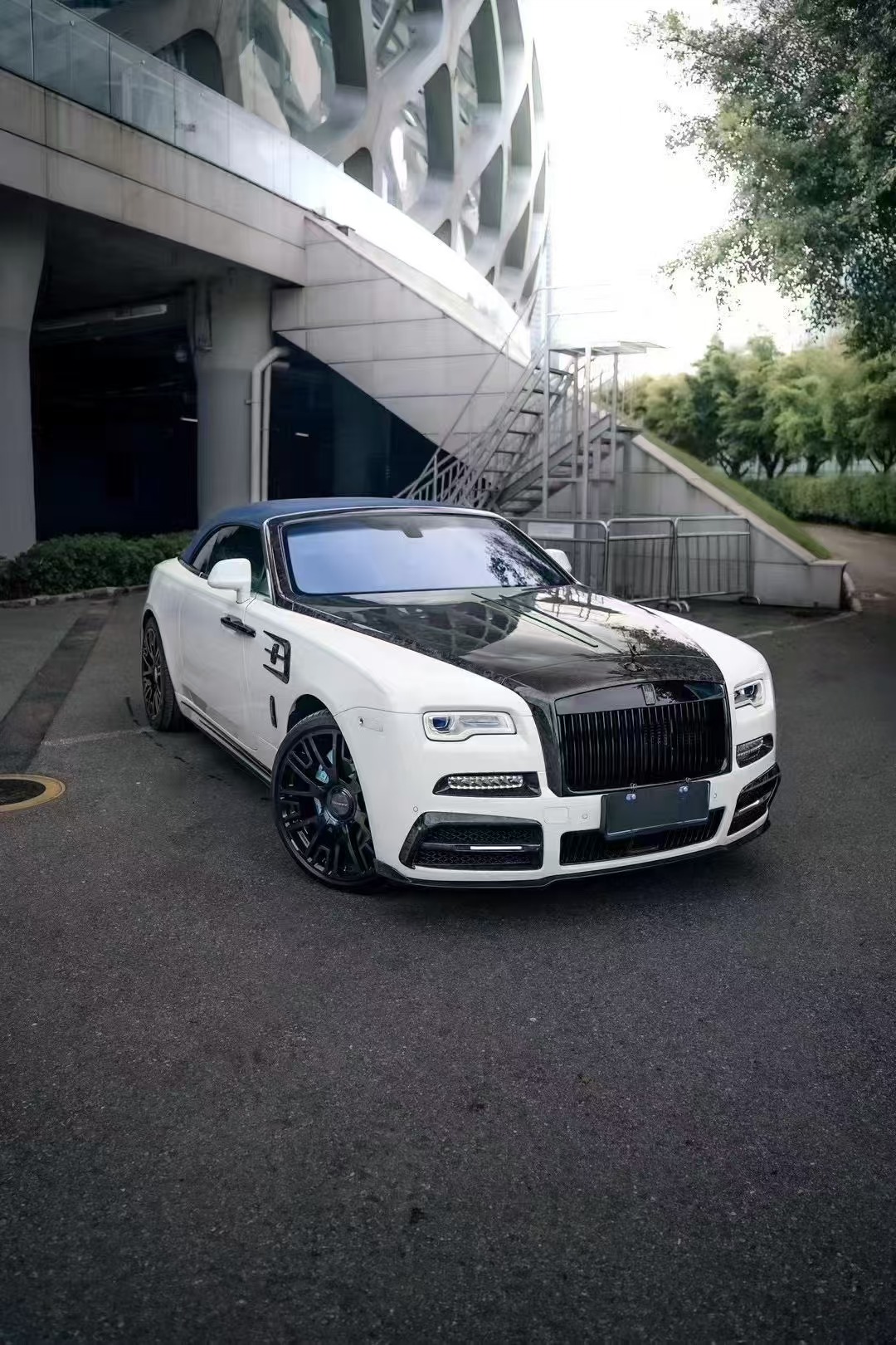 Rolls-Royce Wraith/Dawn Upgrade MS Style Partial Carbon Fiber Wide Body Kit Front Bumper Rear Bumper Side Skirt Spoiler Fender Air Side Vents Front Grill Front Bumper Vents Rear Bumper Vents  Front and Rear Fender Widening Led Light