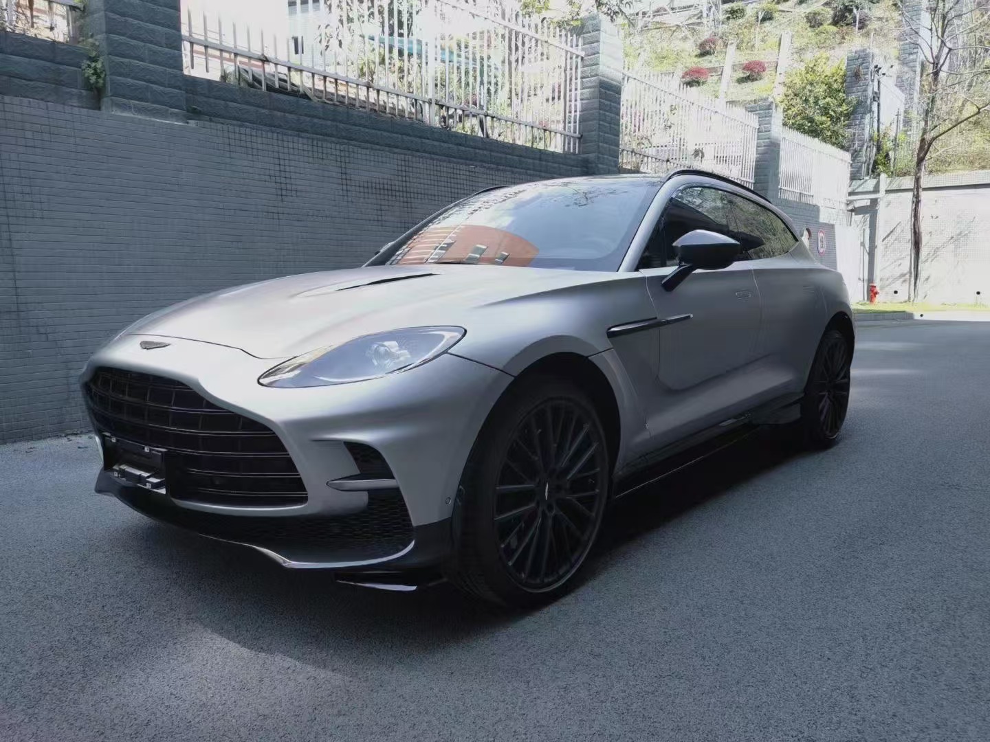 AstonMartin DBX Upgrade 707 Style Partial Carbon Fiber Body Kit Front Bumper Rear Diffuser Side Skirt Front Bumper Vents Fender Rear Bumper Vents Exhaust Tips Exhaust Cover