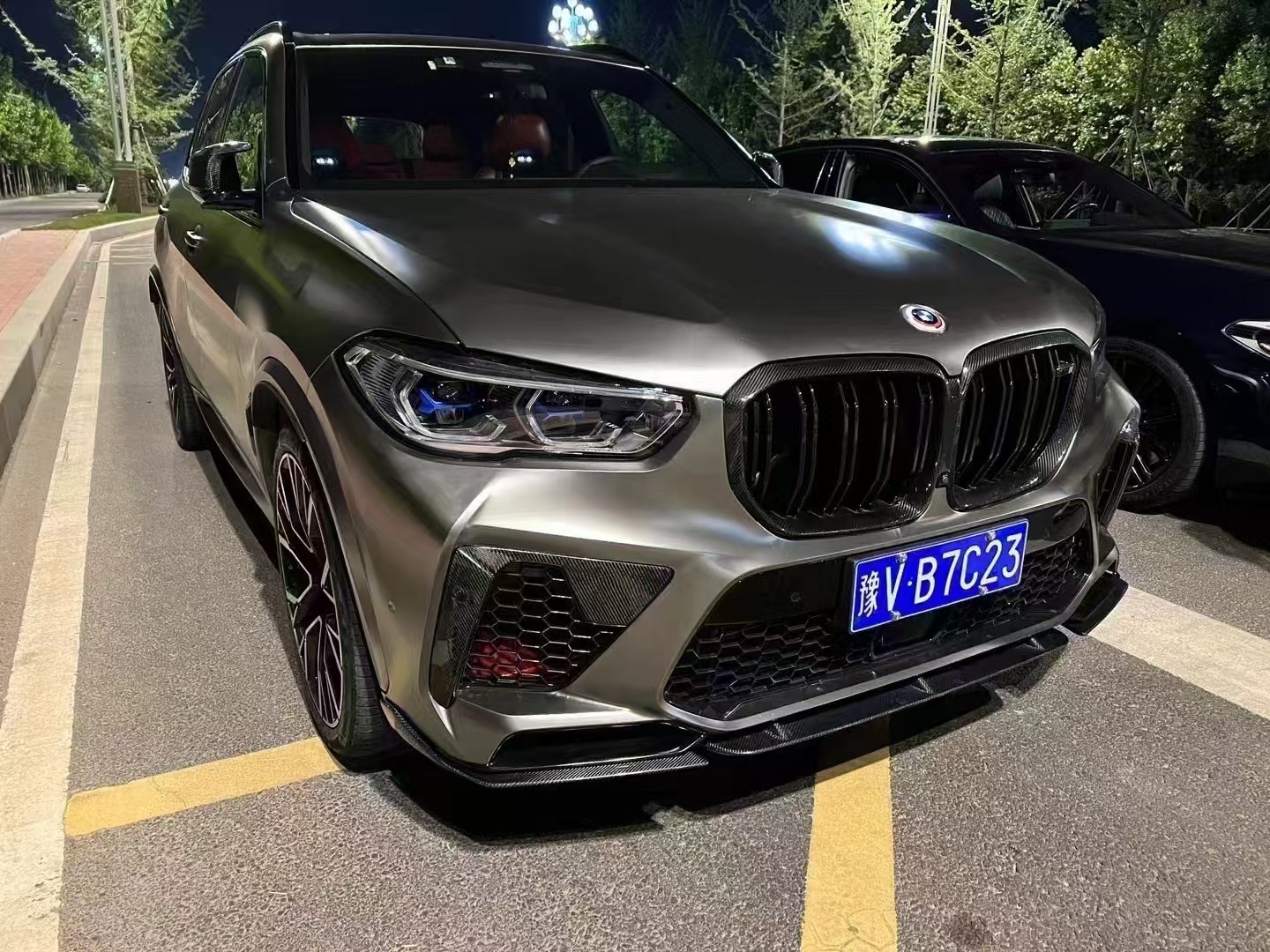 BMW X5X6 F95F96 Upgrade LD Carbon Fiber Body Kit Front Lip Side Skirt Diffuser Front Bumper Vents Rear Bumper Vents Bonnet
