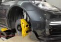 Porsche Panamera front wheel upgrade Original factory top with Akibono 10-piston calipers with 420 gauge PCCB carbon tray set original position upgrade installation